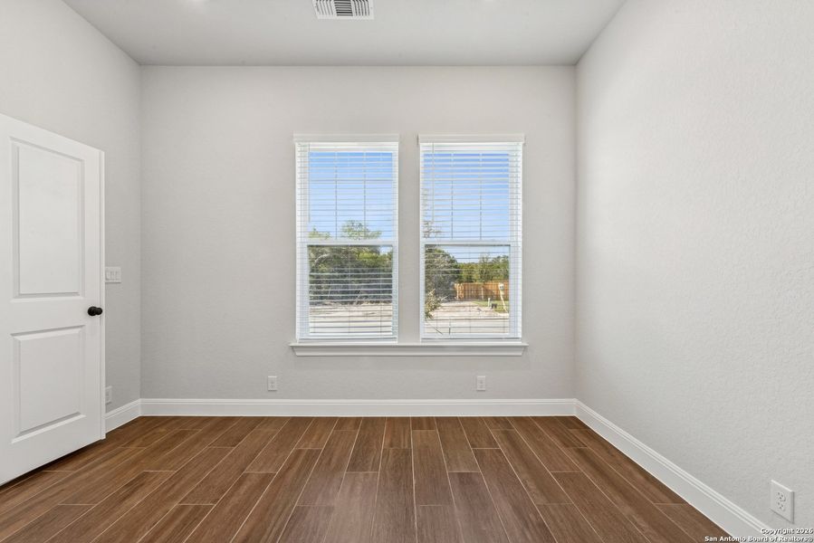 Spacious, unfurnished interior of a new home in Davis Ranch 50', San Antonio (Image 35).