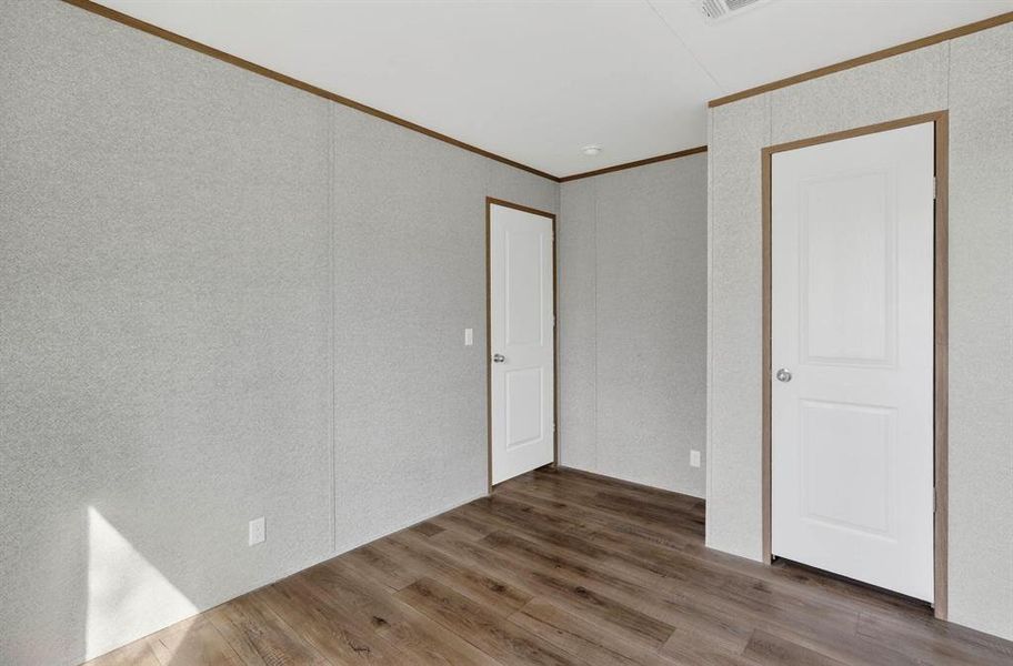 Spacious, unfurnished interior of a new home in , Aurora (Image 30).