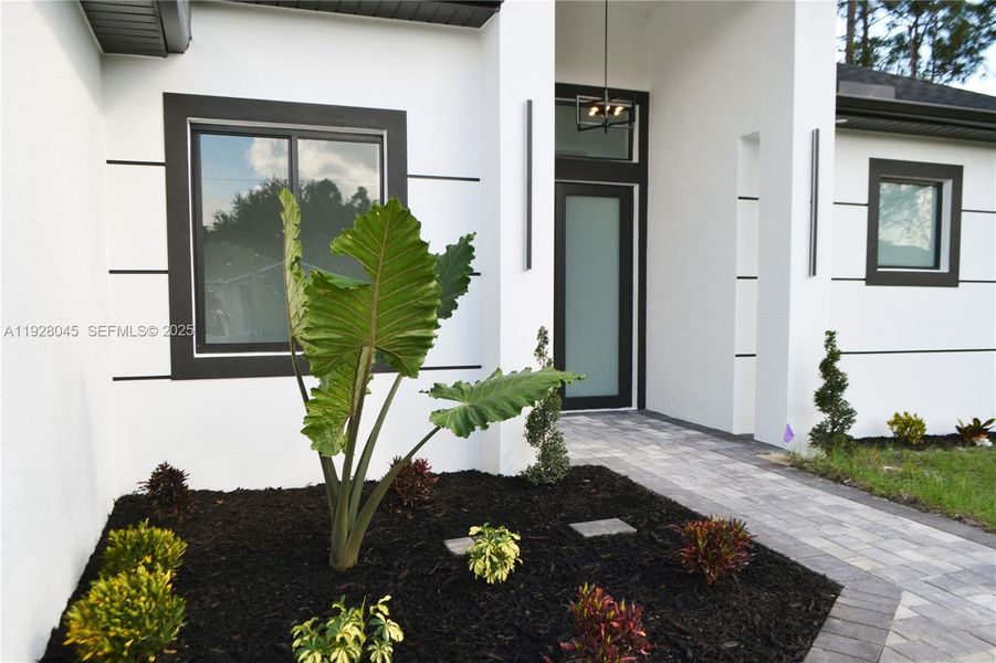 Exterior details and patio area of a home in , Lehigh Acres (Image 4).
