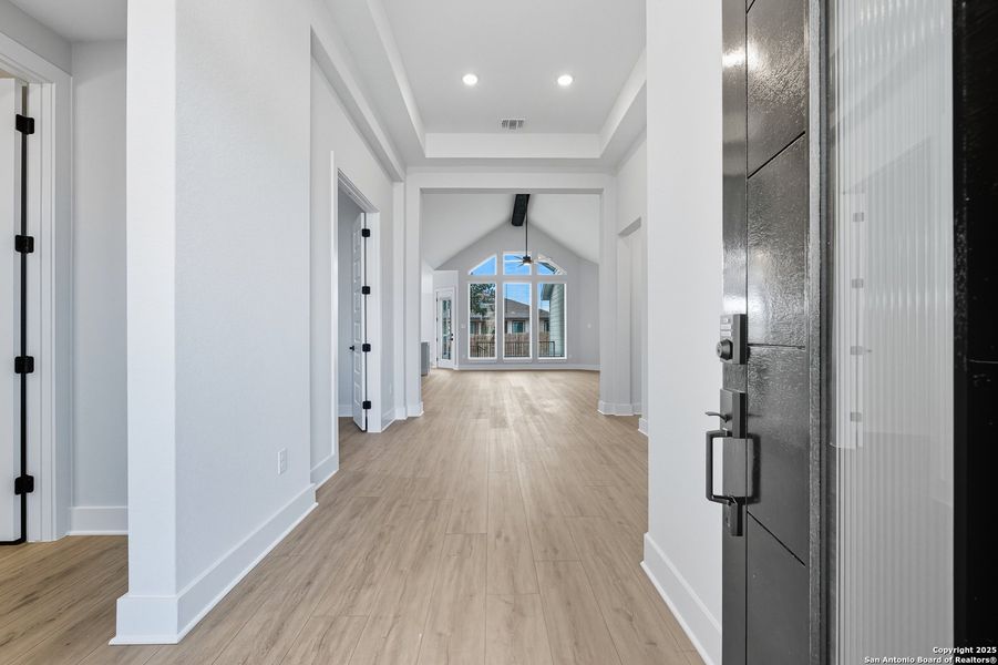 Spacious, unfurnished interior of a new home in The Reserve at Potranco Oaks, Castroville (Image 19).