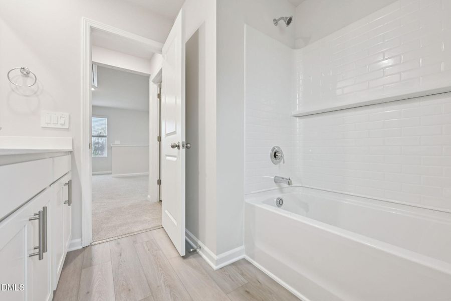 29-web-or-mls-Raleigh - Oak Manor - 649