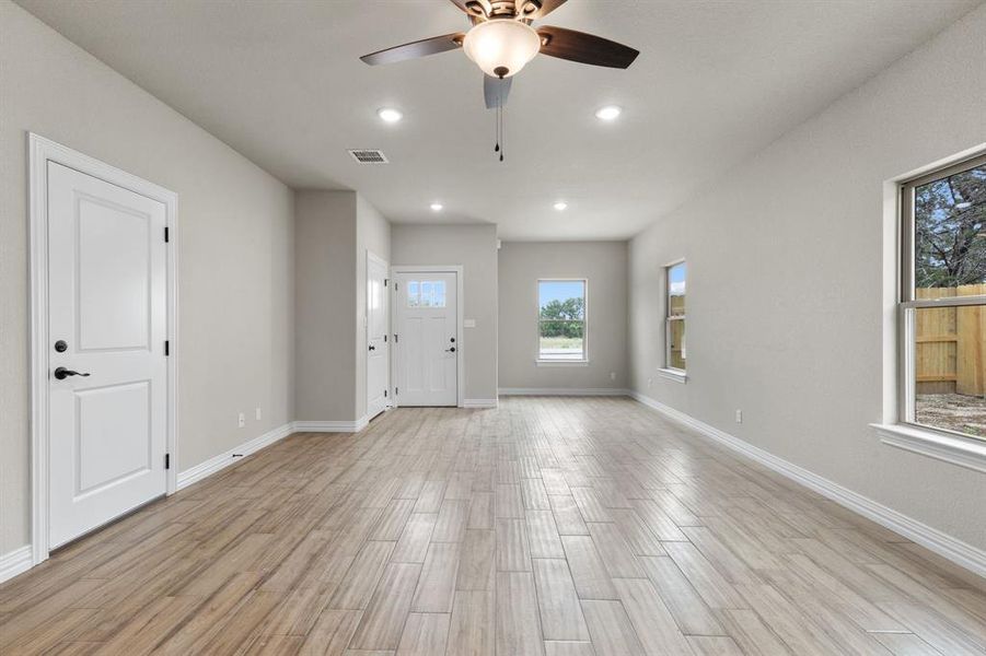 Spacious, unfurnished interior of a new home in , Weatherford (Image 20).