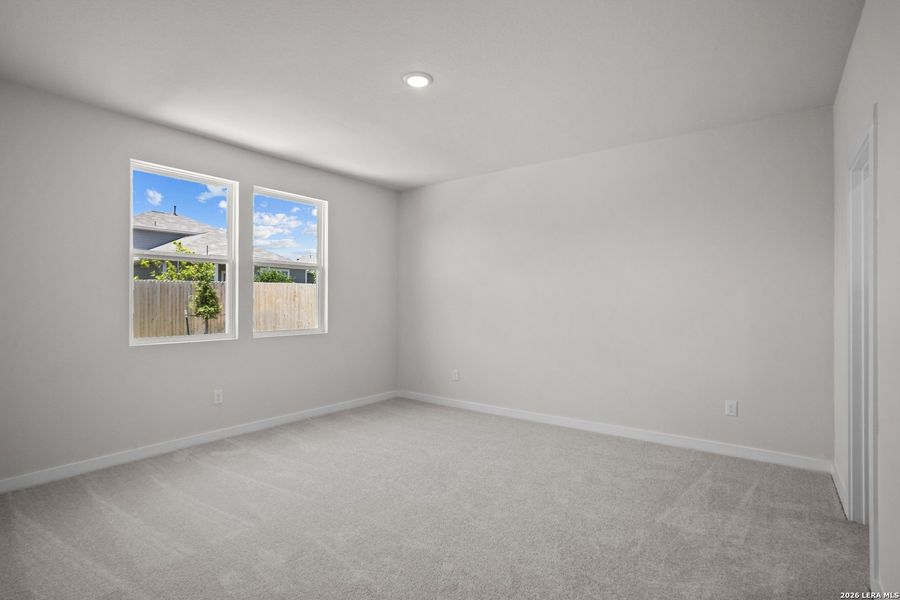 Spacious, unfurnished interior of a new home in Mesa Vista, San Antonio (Image 20).