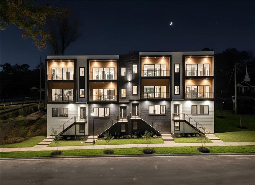 Condo located in Decatur, GA showcasing its design and architecture (Image 4).