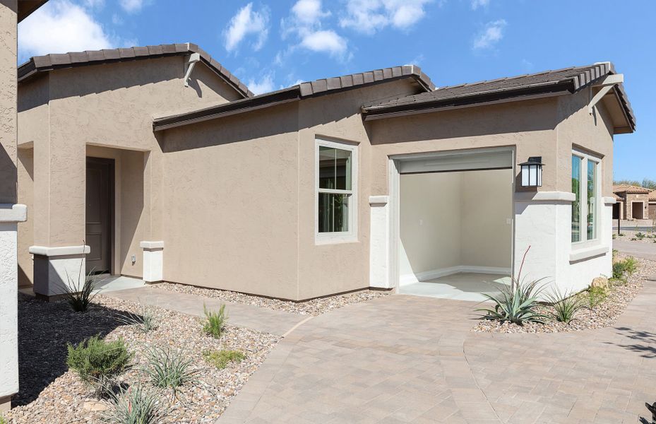 Representative exterior details of a home built from the Endeavor by Del Webb in Sun City Anthem at Merrill Ranch, Florence (Image 3).
