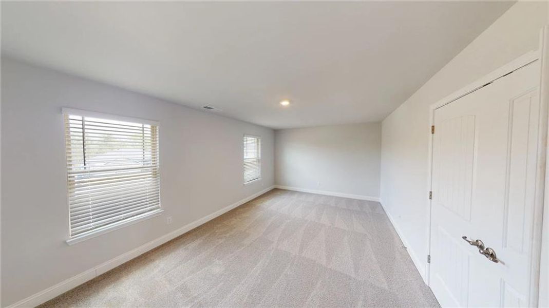 Spacious, unfurnished interior of a new home in Mirror Lake at South Harbour, Villa Rica (Image 26).