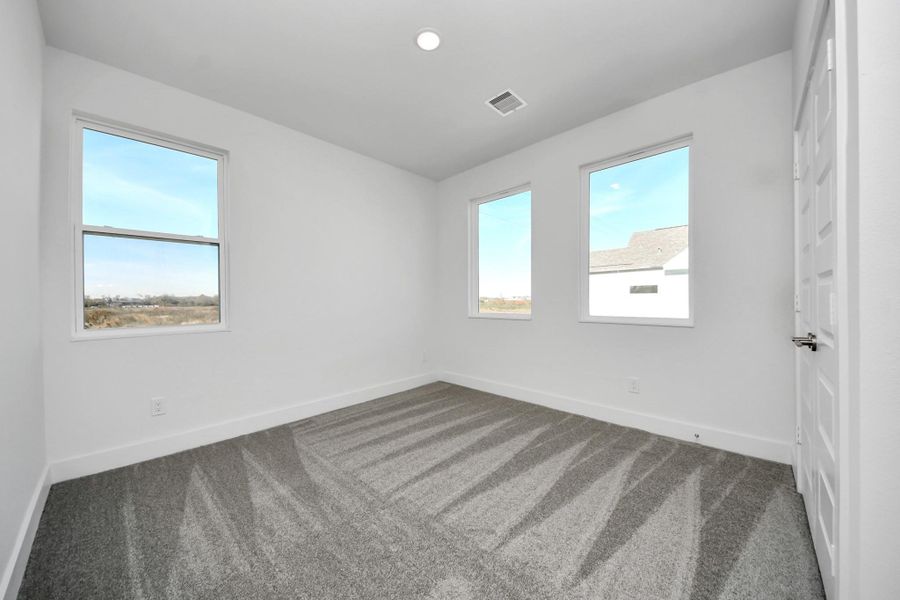 Spacious, unfurnished interior of a new home in Piccolina, Houston (Image 23).