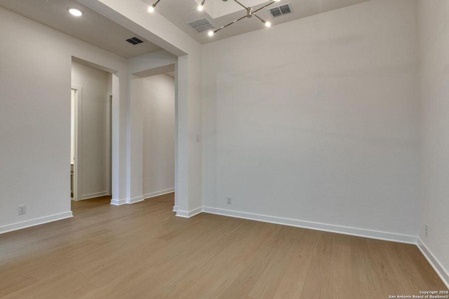 Spacious, unfurnished interior of a new home in , Schertz (Image 35).