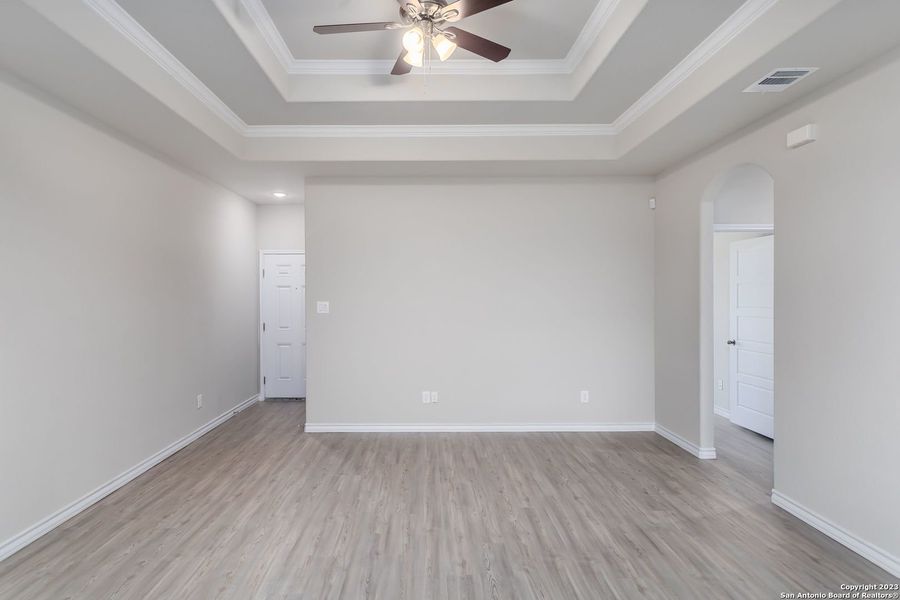 Spacious, unfurnished interior of a new home in , Seguin (Image 12).