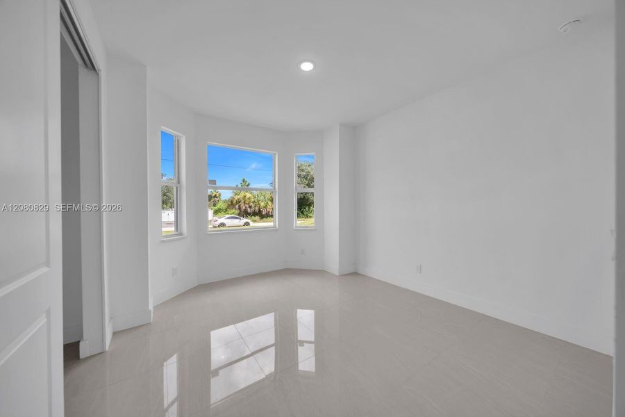 Spacious, unfurnished interior of a new home in , Lehigh Acres (Image 14).