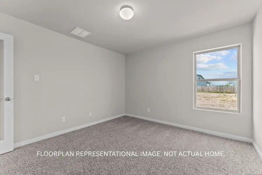 Spacious, unfurnished interior of a new home in Agave, San Antonio (Image 11).