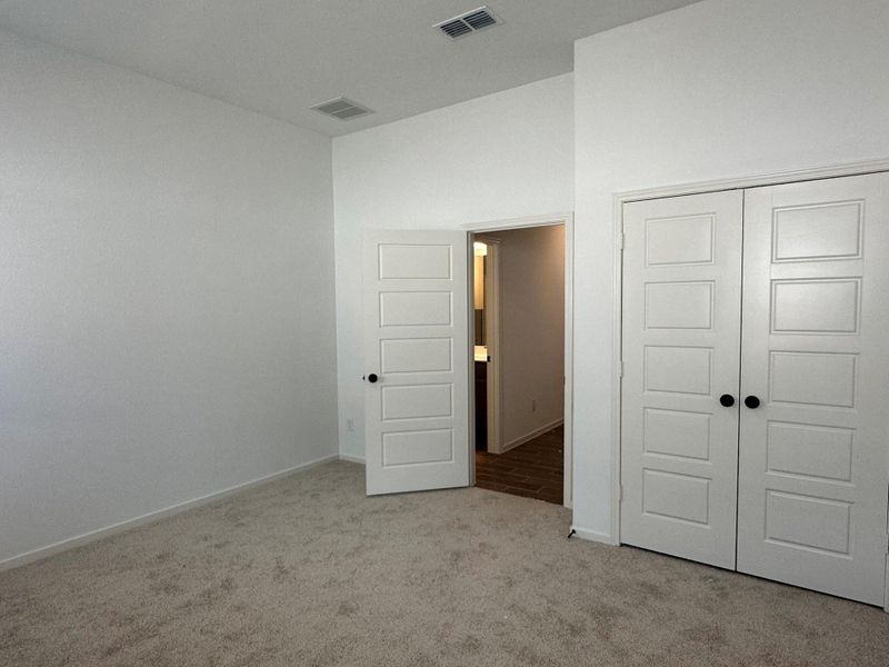 Spacious, unfurnished interior of a new home in Creekhaven, Iowa Colony (Image 15).