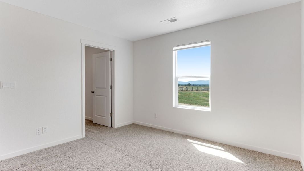 Spacious, unfurnished interior of a new home in Vista Meadows, Fort Lupton (Image 18).