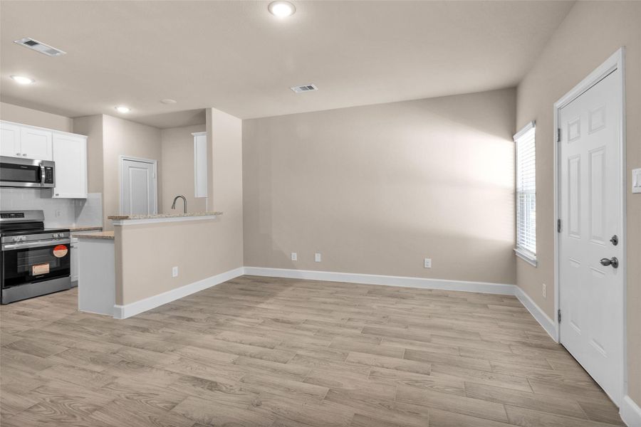 Spacious, unfurnished interior of a new home in , Willis (Image 25).