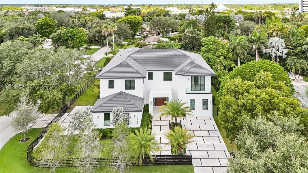 Corner lot in North Pinecrest  just 5 minutes away from mayor highways.