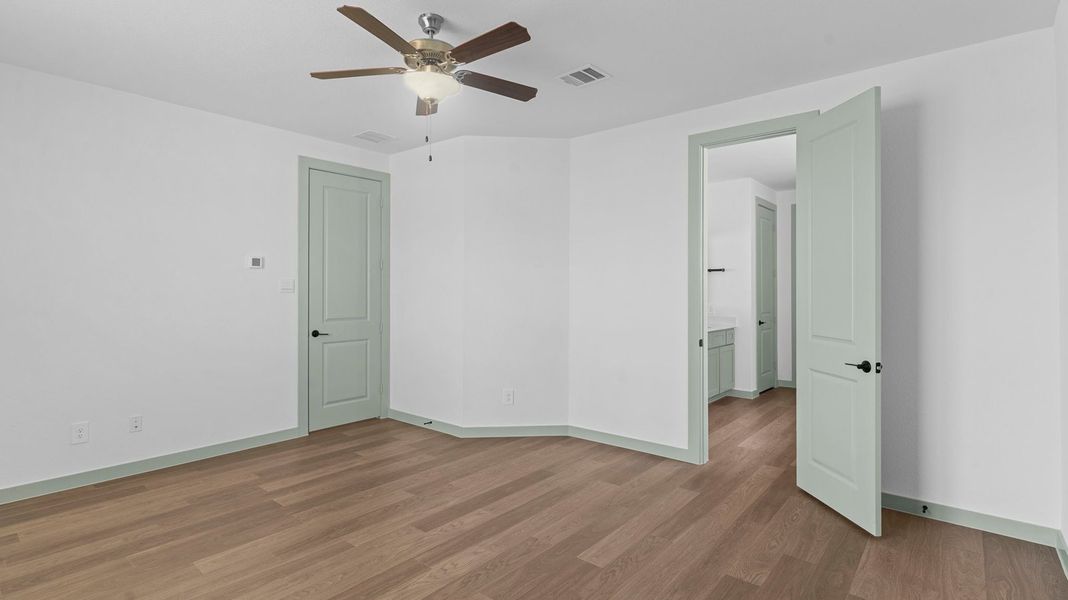 Spacious, unfurnished interior of a new home in Alexander, Pearland (Image 13).