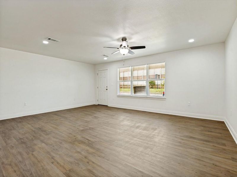 Spacious, unfurnished interior of a new home in , Dallas (Image 19).