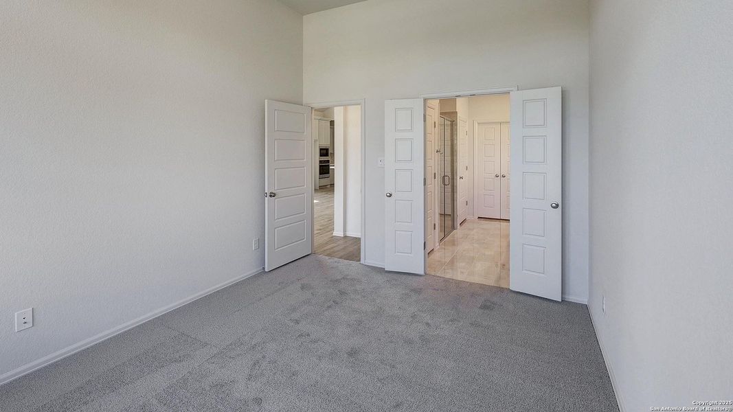 Spacious, unfurnished interior of a new home in Veranda 40', San Antonio (Image 14). Spacious, unfurnished interior of a new home in Veranda 40', San Antonio (Image 14).