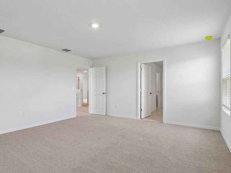 Spacious, unfurnished interior of a new home in Crosswinds - Signature Series, Haines City (Image 11).
