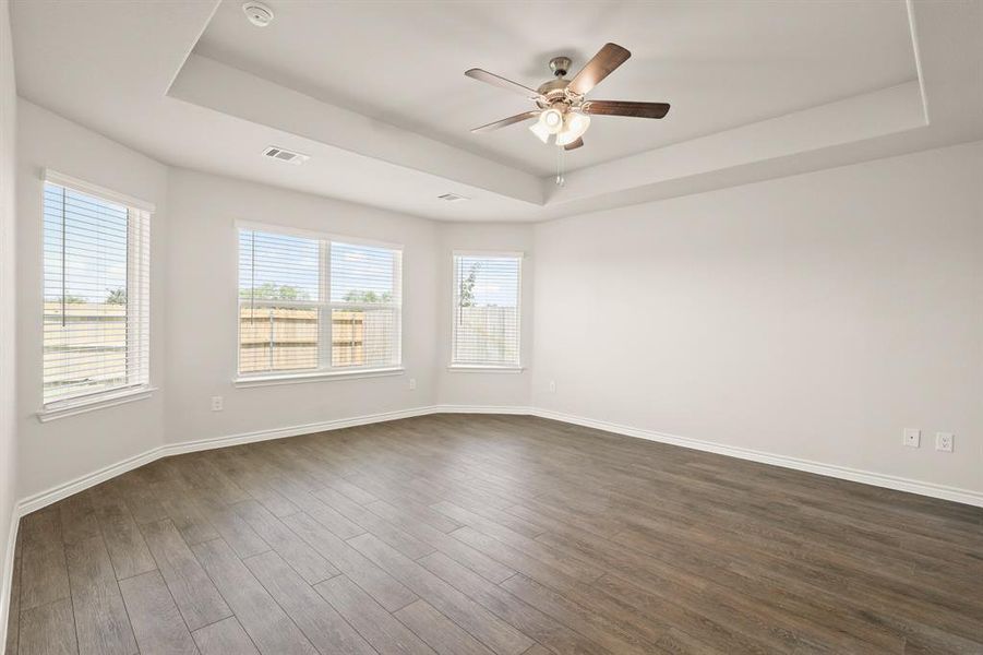Spacious, unfurnished interior of a new home in Rocky Creek Crossing, Fort Worth (Image 13). Spacious, unfurnished interior of a new home in Rocky Creek Crossing, Fort Worth (Image 13).