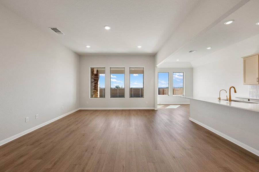 Spacious, unfurnished interior of a new home in Berry Creek Highlands, Georgetown (Image 26). Spacious, unfurnished interior of a new home in Berry Creek Highlands, Georgetown (Image 26).
