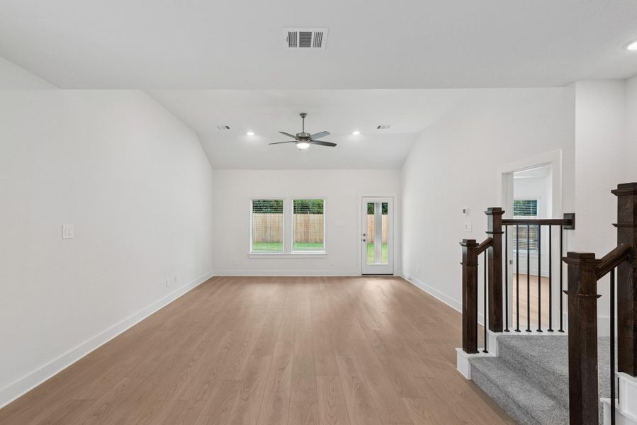 Spacious, unfurnished interior of a new home in Sorella, Tomball (Image 6).