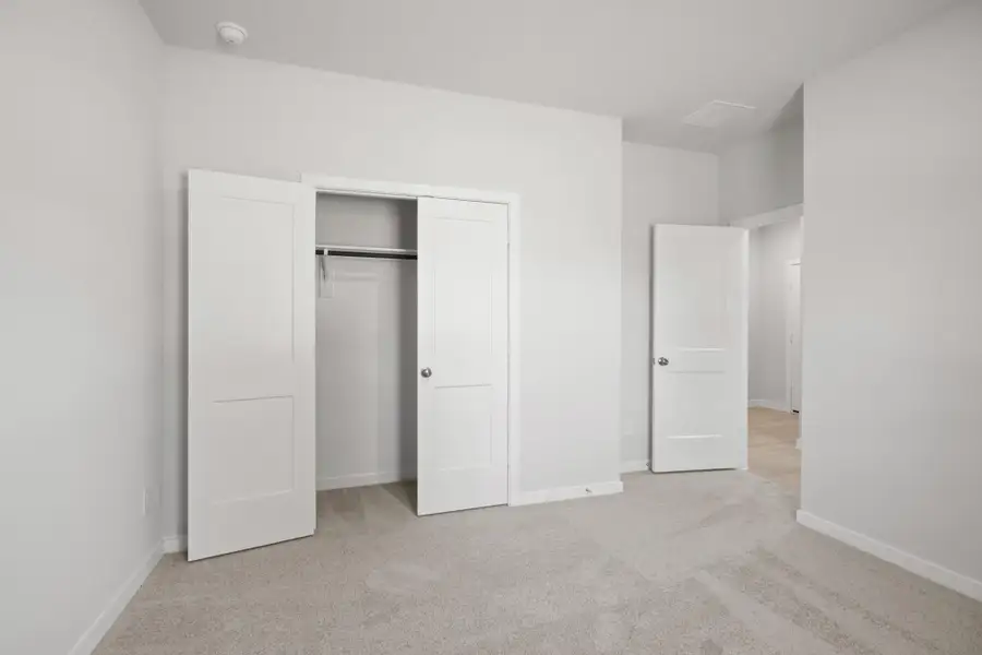 Spacious, unfurnished interior of a new home in Woodshore, Clute (Image 7).