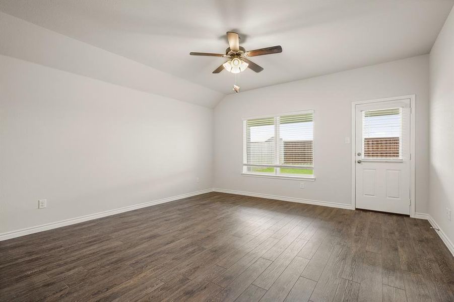 Spacious, unfurnished interior of a new home in Rocky Creek Crossing, Fort Worth (Image 8). Spacious, unfurnished interior of a new home in Rocky Creek Crossing, Fort Worth (Image 8).