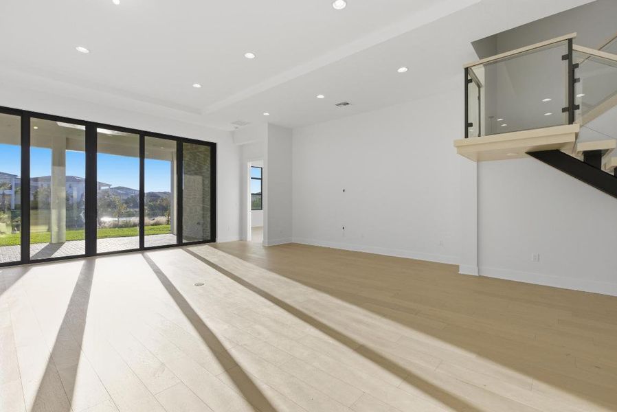 F8A72369-0042-4A70-9CA3-CB1000F76432