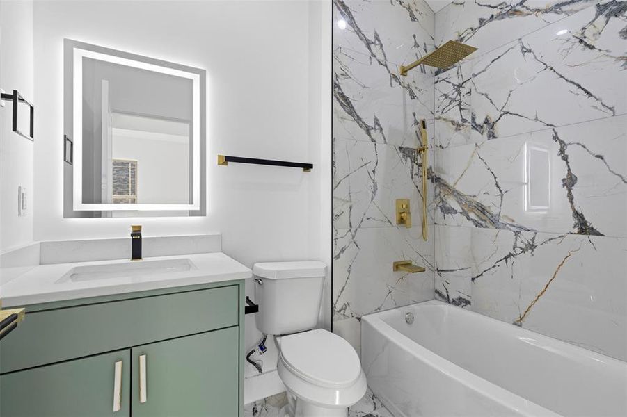 Ensuite Bathroom for Bedroom #3