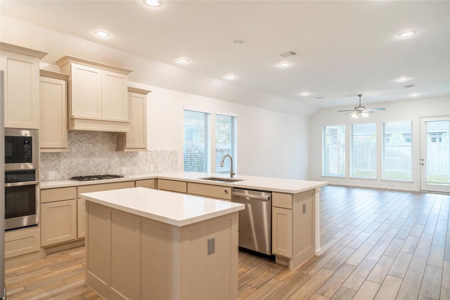 Furnished interior view inside a new home in Cross Creek West 45', Fulshear (Image 6). Furnished interior view inside a new home in Cross Creek West 45', Fulshear (Image 6).