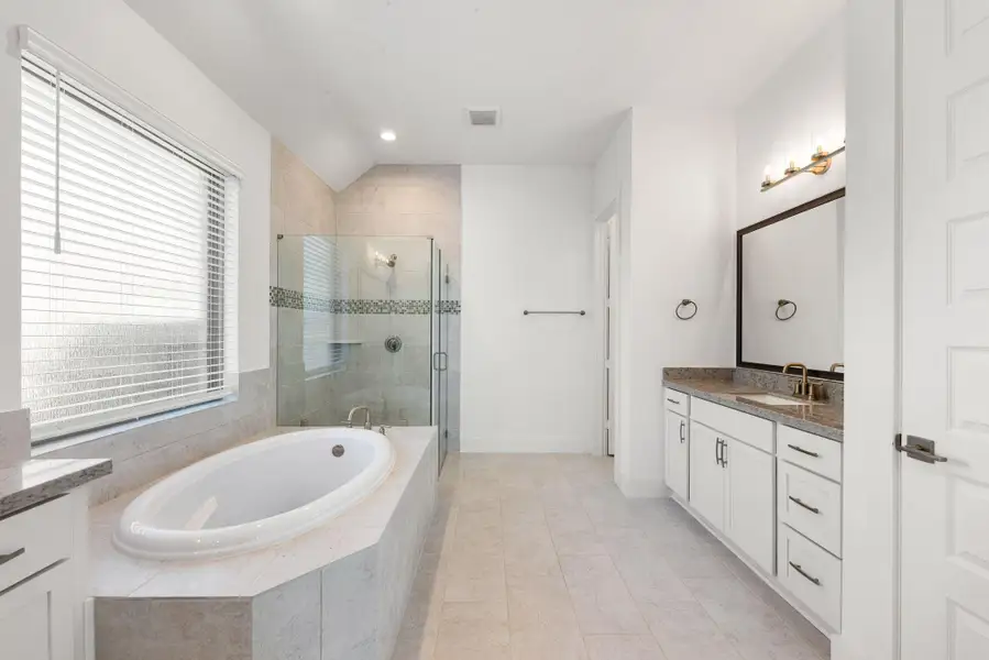 Furnished interior view inside a new home in Stewart’s Forest, Conroe (Image 7).