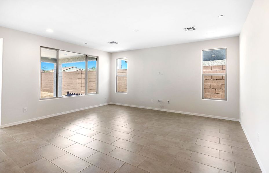 Spacious, unfurnished interior of a new home in Vistoso Canyon Estates, Oro Valley (Image 14).