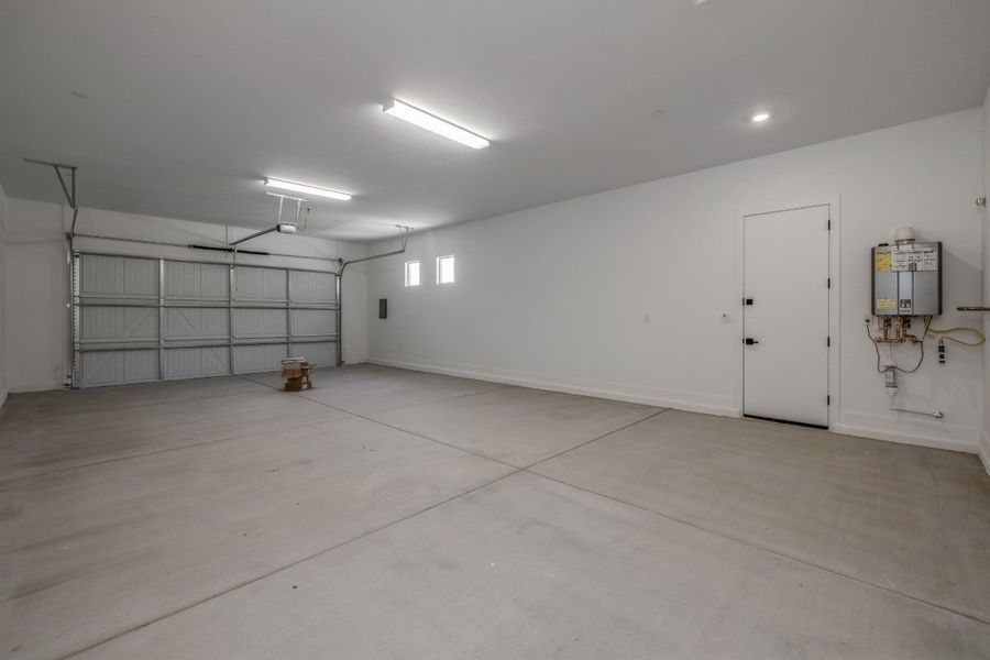 Representative unfurnished interior of a home built from the Ponderosa by William Ryan Homes in Silver Cross, San Tan Valley (Image 45).