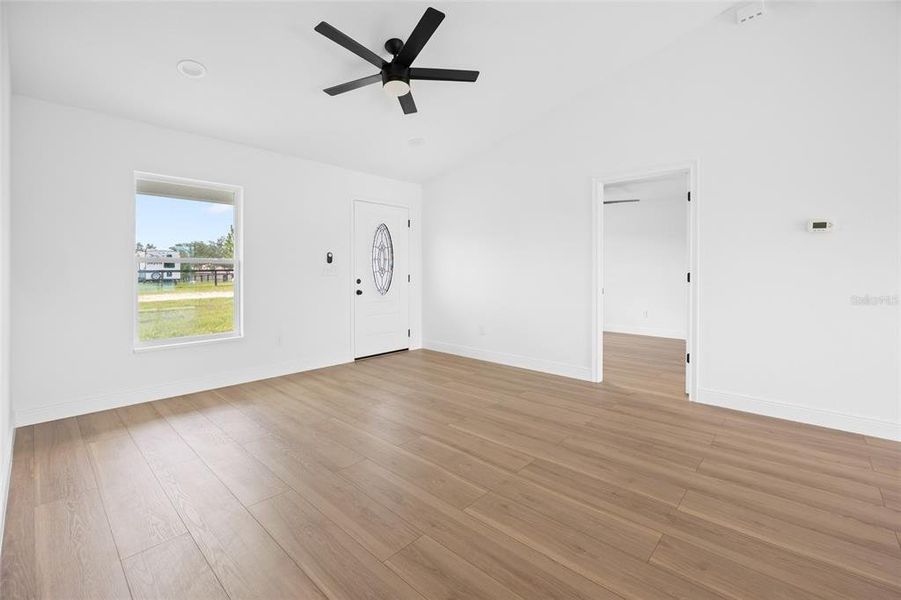 Spacious, unfurnished interior of a new home in , Dunnellon (Image 10).