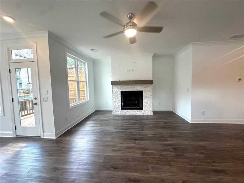 Spacious, unfurnished interior of a new home in Evanshire Townhomes, Duluth (Image 33).