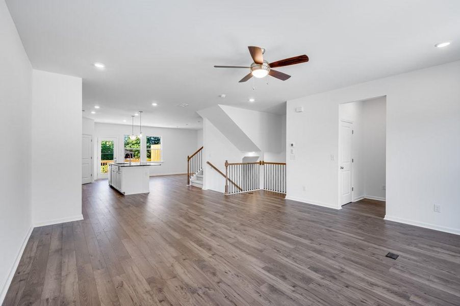 Spacious, unfurnished interior of a new home in Hampton Trace, Marietta (Image 13).