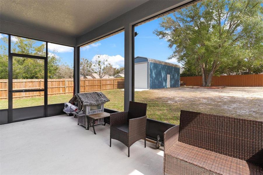 Exterior details and patio area of a home in , Umatilla (Image 4).