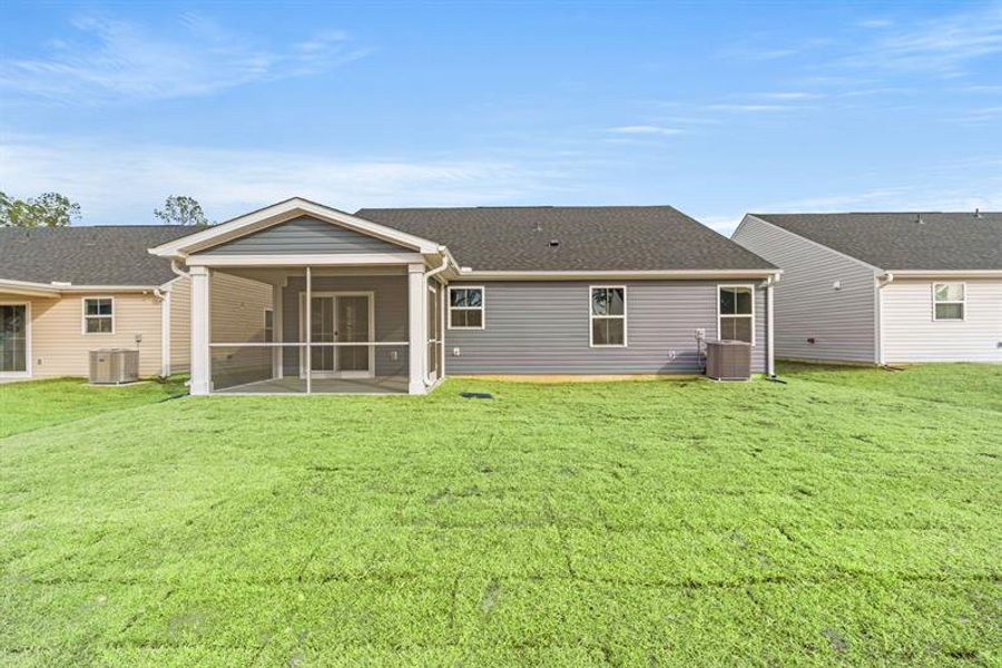 Exterior details and patio area of a home in Middle Creek Village Ranches, Bolivia (Image 3).