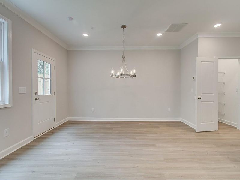 Spacious, unfurnished interior of a new home in Cherokee Township, Acworth (Image 15).