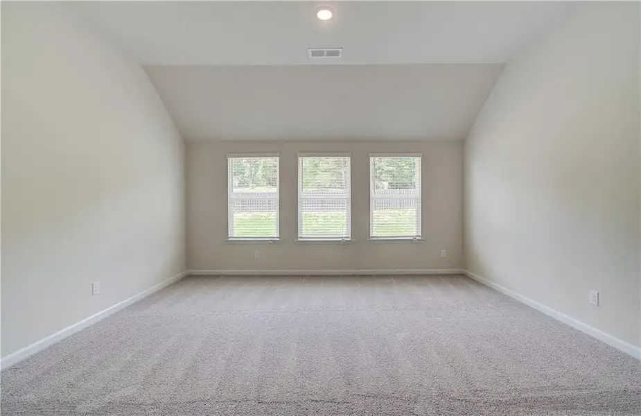 Spacious, unfurnished interior of a new home in Alcovy Village, Lawrenceville (Image 17).