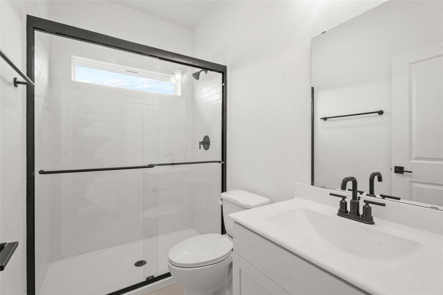 Hall bath (*Photo not of actual home and used for illustration purposes only.)