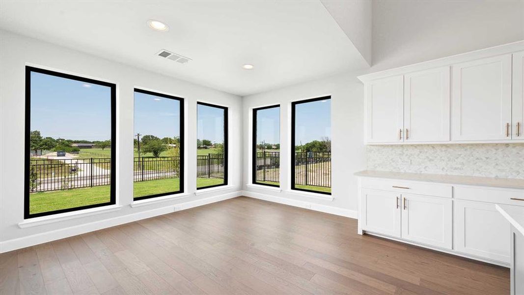 Spacious, unfurnished interior of a new home in Terraces 82'/100', Rockwall (Image 19).