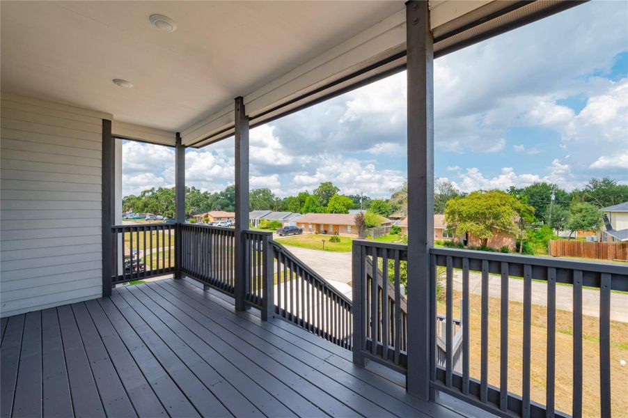 Exterior details and patio area of a home in , Shoreacres (Image 4).
