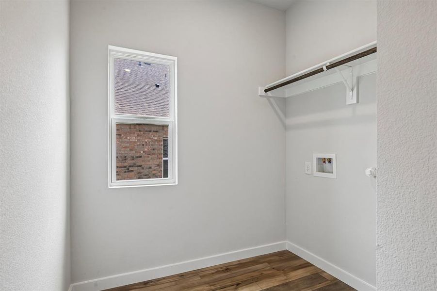 Spacious, unfurnished interior of a new home in Lone Oak, Alvarado (Image 29).