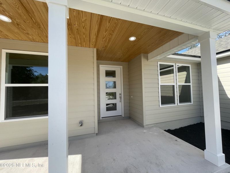 Exterior details and patio area of a home in , Keystone Heights (Image 3).