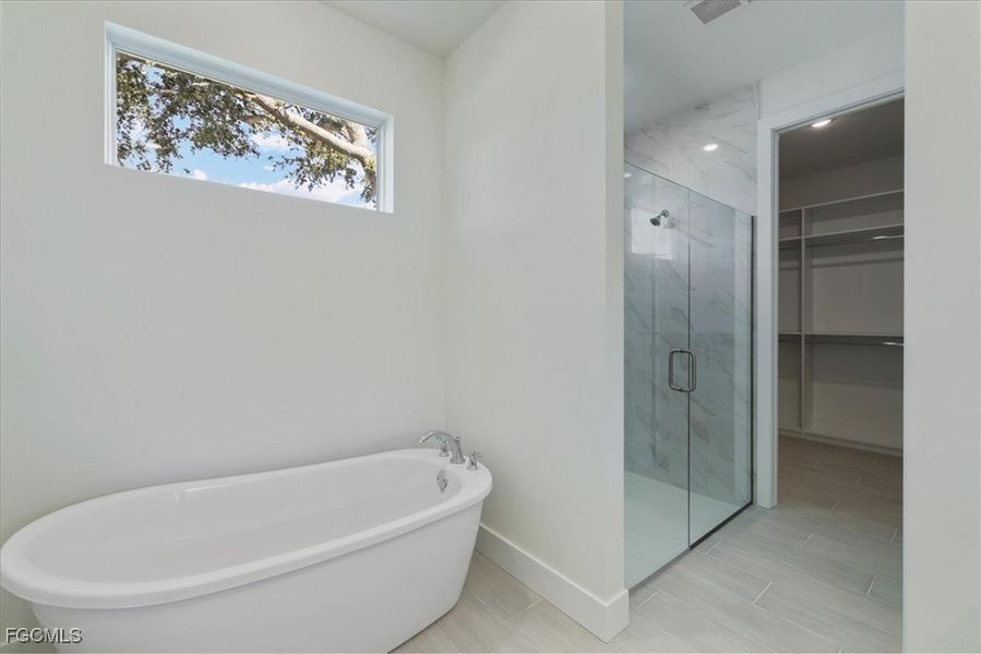 Furnished interior view inside a new home in Cape Coral, Cape Coral (Image 12).