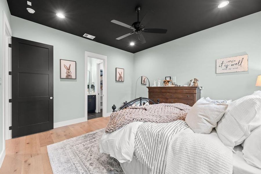 Furnished interior view inside a new home in , Corsicana (Image 21).