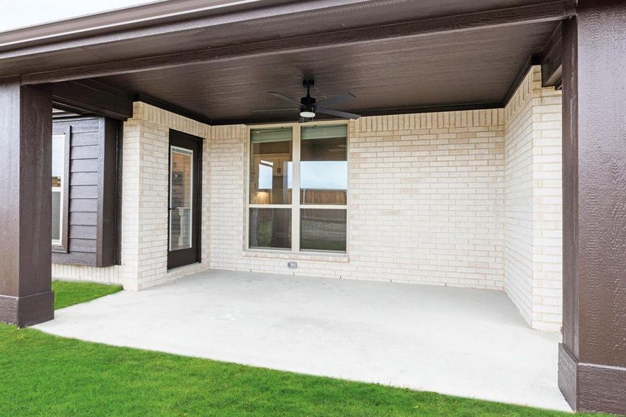 Exterior details and patio area of a home in Meraki, Forney (Image 3).