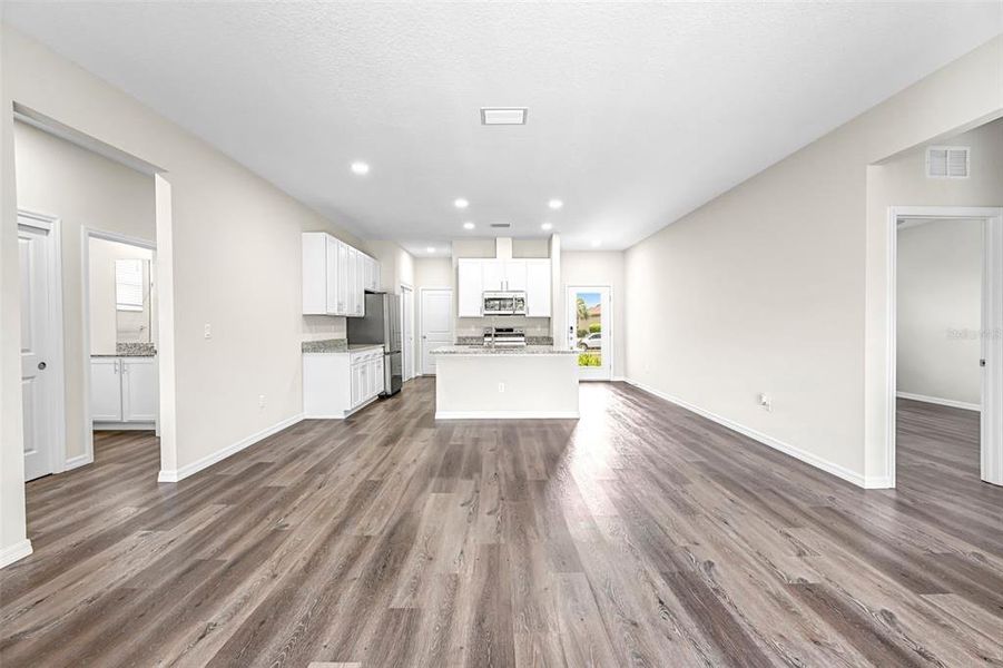 Spacious, unfurnished interior of a new home in , Weeki Wachee (Image 39).